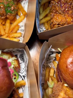📍 @chikpop.az Tempe, AZ Big sandwiches, bigger vibes 🍗💪  #TempeEats #foodreview #chickensandwich #arizonaeats #phoenixfoodie 