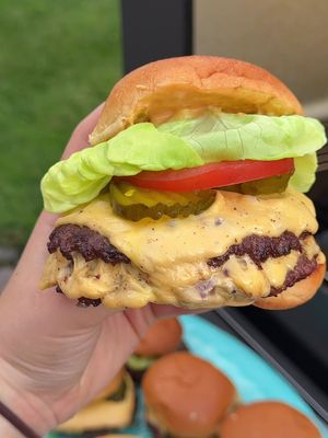 My guide to the perfect SMASHBURGER Sunday with the family 🍔🤌 Smashburgers aren’t hard, but there are a few things I do to make the process smoother and get perfect burgers every time:  - Pre-smash the burgers using parchment squares and a heavy weight burger press. This ensures a nice thin patty, while working on a hot griddle. (I love my heavy duty burger press, that comes in the @HexClad Griddle Tool Set) - Prep all the toppings ahead of time. Sauce ✅Toppings ✅, means fresh hot burgers off the grill are ready to eat!  - Using the Hexclad Double Burner Griddle Pan and using it directly on the grill. The stainless & nonstick surface ensures consistent, even heat distribution allowing you to a beautiful sear and crust. And the best part is getting to do it outside = easy clean up. Once the pan cools just give a rinse with soap and water and you’re done.  💥 Get my full free smashburger guide on my website - https://alessandraciuffo.com/your-guide-to-the-ultimate-smash-burger/ #burger #smashburger #griddle 