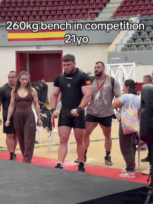 Breaking records 🔥💀 @Ksenia Sadekova | Fitness @Jordi Benlliure  #gymmotivation #gym #benchpress #260kg #bench 