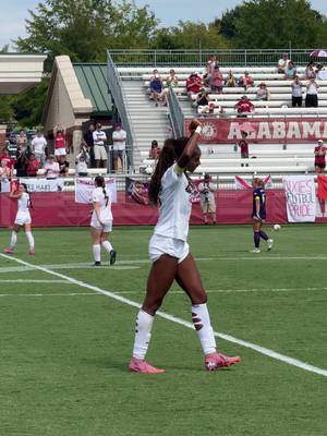 Your NEW program leading scorer!! Gianna Paul breaks Alabama’s all-time scoring record with 34 career goals ⚽️🥅 #RollTide #alabama #sec #Soccer @gp 