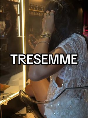 So happy to be a #TRESPartner because I know my hair will last all night with the A-List Collection - @TRESemmé has been bringing quality to the runway for 19 years👏🏼 #hairinspo #wetlook #hairstyles #shinyhair 