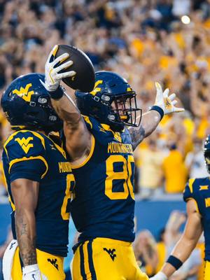 One for the ages 🤩 #westvirginiafootball #countryroads 