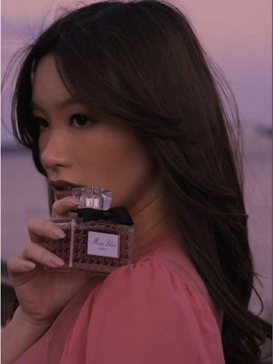 Bold, daring, unforgettable. A love letter in a bottle. This is the new Miss Dior Essence 🩷  @Diorbeauty #MissDiorEssence #DiorParfums #DiorBeauty