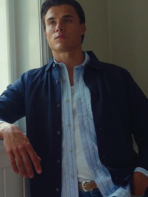 Matching blue tones: Stylish, relaxed layers in soft cotton and timeless denim. #LINDBERGH #autumn