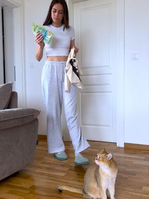 Proof that cats are the real bosses at home 😜 #catvideo #comedy #relatable