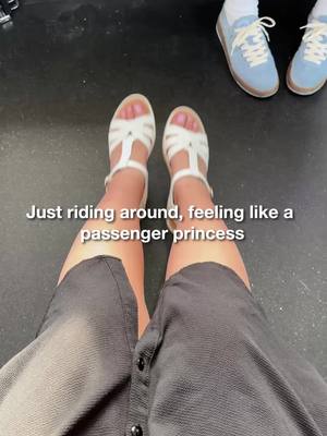 If you didn't know what riding in our shuttles feels like 👑💅🚌💛
