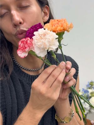 We are carnation truthers #carnation #urbanstems #flowertok