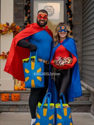 #SNICKERS_Partner Halloween always sneaks up on me 👻 luckily my #HalloweenHero, @Walmart Express Delivery, has my back with all the candy runs, delivered in as little as 1 hour*! No more excuses for an empty bowl 😂🍫