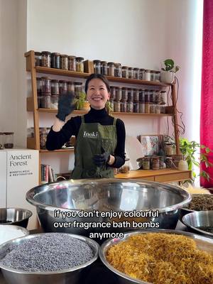 Would you try it? 👀  #bathtok #herbalism #teabath #bathtime #bathbomb 