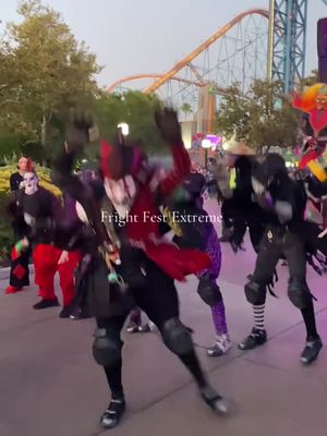 Nothing beats fall frights 🍂👻🎃 📍@sixflagsmagicmountain 📹: @slim._jr #sixflags #horrortok #halloween #frightfest #halloweentok🎃