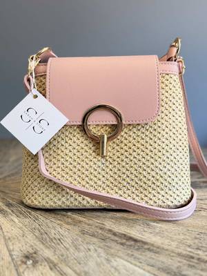 The perfect bag checklist: ✅ Modern design? Check! ✅ The perfect size? Definitely! ✅ Matches any outfit? Of course! Sarah & Stone absolutely nailed it with this design. Seriously, I take this bag everywhere now!  #sarahandstone #ugc #ugccreator #Lifestyle #ugcexample 