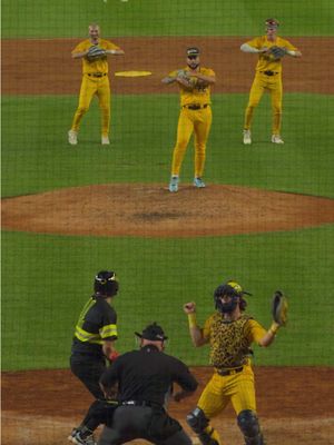 this one had everyone movin’ 😅 @Austin krzeminski #savannahbananas #bananaball #dance #baseball #shakeit @TheGloveMagician @Jackson Olson @DR Meadows @Bill LeRoy 