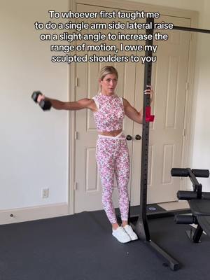 A sculpted shoulder is the cherry on top of a fit bod🍒 #homeworkout #armworkout #fitmom #workoutmotivation #workoutroutine 