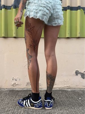new tattoo outfit check mhmmmm 🌟 @✧ Struck by Rose ✧ blessed my leg 🤌🏼 #styleinspiration #outfitinspo #summeroutfits #tattoo 