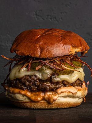 Is steak haché just a fancy burger? And is it worth using up good steak for? Links to pans in my bio I used 600g steak in total with about another 100g of beef fat. Salt in total you want to keep to 1% of the total weight. So for 600g it’s 6g salt (in total, so if you’re dry brining include that in the 1%. Peppercorn Sauce 2 tbsp butter 1 medium banana shallot 1 large clove garlic 2 tsp peppercorns, roughly crushed 1 tbsp cognac 200ml beef stock 100ml double or whipping cream 1 tbsp Dijon mustard 2 tbsp fresh peppercorns 1 tsp grated horseradish 1 tbsp finely chopped parsley  1. After cooking your steak, add the butter to the pan and gently heat until it slightly browns. 2. Add in the finely diced shallot, cook for a minute and then add the minced garlic. 3. Add in the crushed peppercorns 4. Add the cognac to the pan and flame to burn off some of the alcohol. 6. Add the beef stock, double cream and mustard. 7. Add fresh peppercorns if using. 8. Reduce for 10 minutes until glossy. 9. Optionally grate in some fresh horseradish 10. I’m now in the camp of people that like to pass this through a fine sieve before serving, but you could serve without straining for sure.