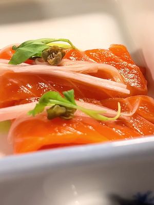 Have you discovered “hidden in plain sight” #Houston Japanese restaurant @Hachi_Houston? 💁🏻‍♀️ Located at 5333 Westheimer near The Galleria at the corner of the Galleria Park II office building, Hachi specializes in a luxurious omakase experience. If you want your omakase to be heavily focused on nigiri and sashimi, this is the place to go! 🍣 We loved the omakase’s inclusion of flights of fish, seafood and uni comparing cuts from different parts of the world. 🐟To pair alongside, there’s an extensive collection of sake and Japanese whisky as well as cocktails. 🍶 Check out omakase or a la carté service at this hidden gem in Houston!  #Houston #houstontx #houstonfoodfinder #japaneserestaurant 