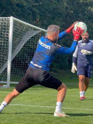 41 years old. 121 clean sheets. One nickname: “The Cat”. #gills #gillinghamfc #eflleaguetwo #goalkeepers #goalkeepertraining @Gillingham FC 