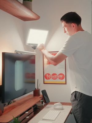 From work to content creation to streaming, the amaran Verge and Verge Max keep your desk perfectly lit. @Asher  ✅ Soft, eye-safe edge-lit glow for all-day comfort  ✅ Flexible control with front-facing knobs, app, or Stream Deck ✅ Sleek, space-saving design that fits any setup #amaran #lighting #desk #setup #desksetup  