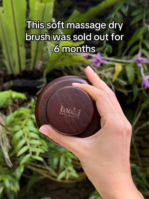 She’s finally back in stock!!!  🐎 Premium, Soft Horse Bristles 🪾 Long-lasting Oak Wood 🟤 Flexible Circular Design  let me know if you have any questions 🥰