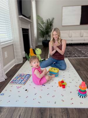 Play mats made for creating safe spaces for your little ones. 📸 @prouddogmomblog Rug: Daisy — Multi #washablerug #homedecor #madefortogether