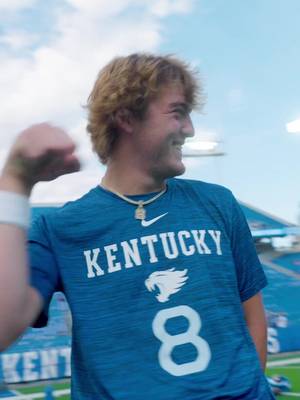 No need to teach him the 🕺 #GoBigBlue #Dougie #dance #football #CollegeFootball 