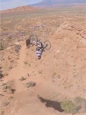 iconic lines 🤝 iconic athletes #RedBullRampage is only 1 month away, link in bio for all the details 🙂‍↕️  #freeridemtb #mountainbiking #freeride #mtblife @camzink 