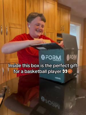 FORM is the perfect gift for basketball players. With the basketball season and holidays approaching, help your kids become a better shooter today! #basketball #giftideas #kidsgifts #bball #basketballworkout 