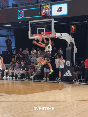 White boy learned how to time his dunk meter