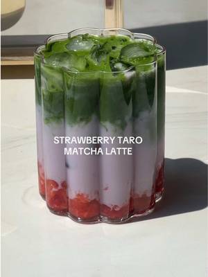 strawberry taro matcha latte 🍓💜🍵 recipe: 〰️1/3cup strawberry compote 〰️ice 〰️1/2cup taro milk tea 〰️2tsp matcha powder + 50ml hot water #homecafe #matcha #strawberrymatcha #matchalatte #strawberrytaro  