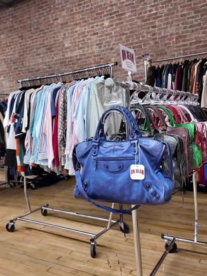 What I bought is posted too. My head was literally spinning 🫢😵‍💫#vintageshopping #designervintage @Part Two @rebelonging @Sasha Exeter one of the best vintage shopping spots in New York hands down 