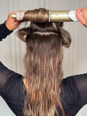 Trying the new @Shark Beauty UK glam air styler for the first time 🤍 @L’Oréal Professionnel absolu hair oil @Color Wow UK Texas hold em hair spray #sharkglamstyle #sharkglam #sharkflexstyle #hairtutorial #haircare 