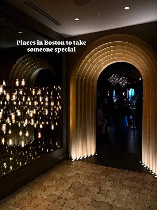 When you need a recommendation with a gorgeous atmosphere for a memorable time in Boston. These spots have it all and the are the perfect spots in Boston to enjoy with someone special.  - @itsmarcelinosbos  - @capribos  - @contessaristorante  - @bubblebathboston  Let us know how your experience went. Cheers bbs   #boston  #bostonfood  #cornersofboston #Foodie 