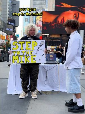 Scarred but still singing from the soul 🗣️❤️‍🩹 @HaydinTravis #steptothemike #streetperformer #publicperformance #freestyle