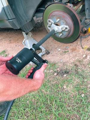 Astro 658 pneumatic slide hammer for the win! #Astro #MrSubaru1387 #mechanicsoftiktok #tooltok #tools 