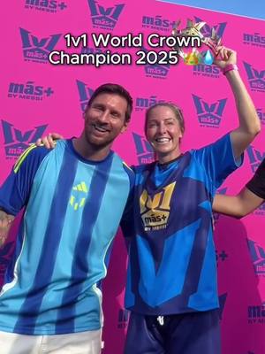 @melrusso_7 is our 1v1 World Crown 2025 Women’s Champ - @leomessi approved 👍 ! @melrusso_7 es nuestra campeona femenina de la 1v1 World Crown 2025 – y ganó la final con @leomessi entre el público 👍 !