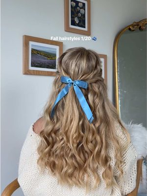 Let the cute, bow, cold weather hairstyles begin 🍂 #fallhairstyles #braidedhairstyles #halfuphalfdown #bowhairstyle #curlyhairstyles 