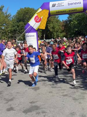 Le 1 KM des enfants, c’est 1000 p’tits pets qui courent comme si leur vie en dépendait et ils sont tous plus cutes les uns que les autres. Aussi, kudos aux parents qui sont parfois surpris de la vitesse d’accélération de leur progéniture et qui doivent garder le rythme! 💜🫶🏼⚡️#Running #cutekidvideos #runner #kidrunning #mtlmarathon 
