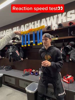 a little Saturday challenge for the boys👀 #reactionchallenge #reactionspeed #NHL #blackhawks #connorbedard 