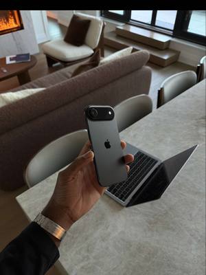 iPhone Air got me feeling like Batman 🦇 #iphoneair #apple #shevonsalmon 