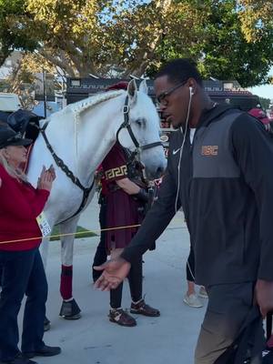 jump scare #usc #CollegeFootball #mascot 