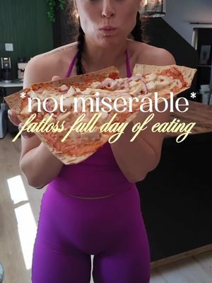 let me stop you there ✋🏼  I DO NOT HAVE DIET TOUNGE!!!! FR I’m a picky h0e and if it aint phenomenal, I’m not eating it and I’m 100% not sharing it.  Yes I still sometimes just eat chicken and sauteed onions &  peppers but I LOVE finding fun lower cal ways to really love the food I eat  … without a sh*tton of added sugar. don’t come for my oatmilk though.  have a good week and remember: if you ENJOY the plan, you’ll be consistent with it. Stop making yourself miserable to make yourself smaller, it ain’t gunna end well babe❤️ Strong> skinny  #fdoe #fyp #fit #highprotein #easymeal 