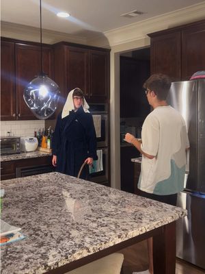 When your mom catches you not covering your food in the microwave😂 #fyp #ritzceo #foryou #mom 