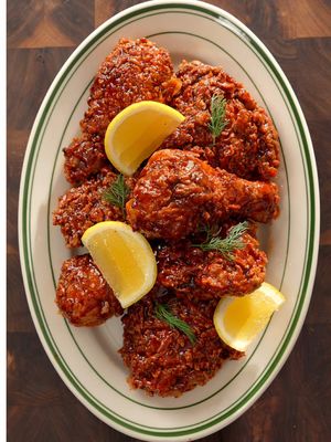 Yes this is the crispiest fried chicken you’ve ever seen 🫢 You’re welcome #friedchicken #spicy #FoodTok #foodtiktok 