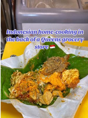 Every Tuesday, this Indonesian grocery store in Queens doubles as the site of Warung Selasa : an Indonesian food popup by chef/owner, Dewi. Dewi’s homecooked Indonesian meals change each week but 2 things remain the same: they are always delicious, and they always sell out. So call ahead to order!!! 📍Indo Java: 85-12 Queens Blvd # 1, Elmhurst, NY 11373 #indonesianfood #elmhurst #queens #queensny #queenseats