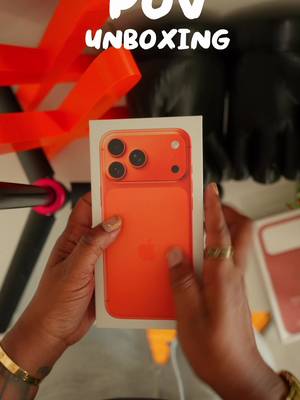 I’m a fan of this new orange #iphone 17 Pro Max 😍 . . . . #apple #iphone17 #technology #techtok 