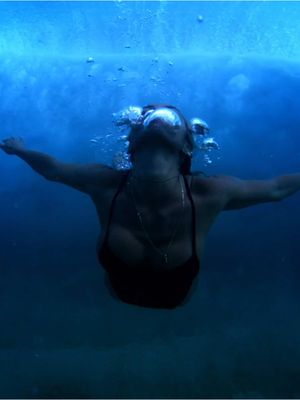 Where I escape from the world and feel most at home ~ under the surface. 💧Make friends with nature ~ she shows you who you really are 💧