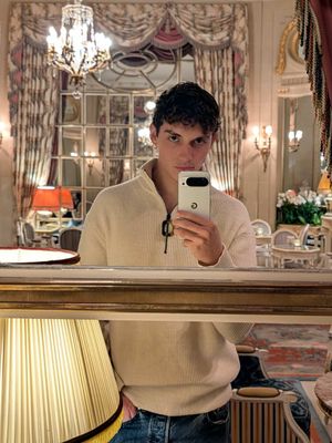 Dinner at the Ritz is the perfect way to celebrate @JW Anderson’s relaunch and partnership with the British Fashion Council and Google Pixel. @Kit Price @LONDON FASHION WEEK 
