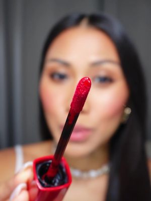 My favorite red now in gloss form!   #lorealparislaqueresistance @L'Oreal Paris #shinemadetoresist #lorealpartner #lorealPH #makeup 