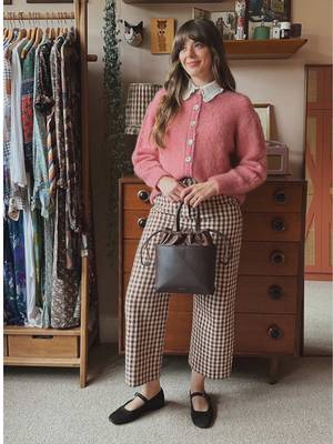 How I styled my new cute, cosy and very pink @Rouje Paris cardigan. #autumnoutfits #autumnstyle #autumnoutfit #grwmoutfit 