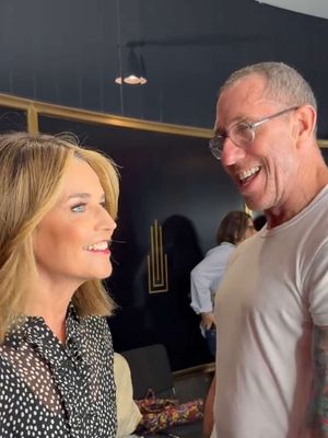 A peak into our quick little "Le Bob" with Savannah Guthrie from @TODAY with Jenna & Friends 💇🏼‍♀️ #celebrityhairstylist #todayshow #longbob 